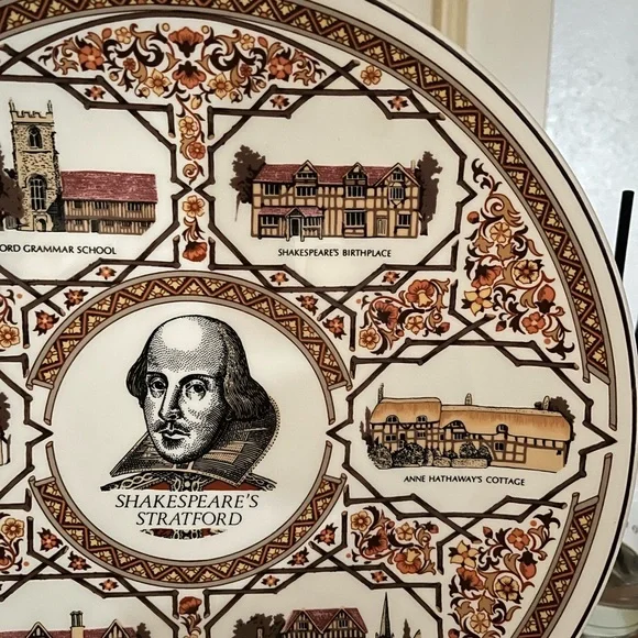 10" plate Wedgewood Etruria & Barlaston features Shakespeare's Stratford 📚🖋️ - Picture 4 of 6